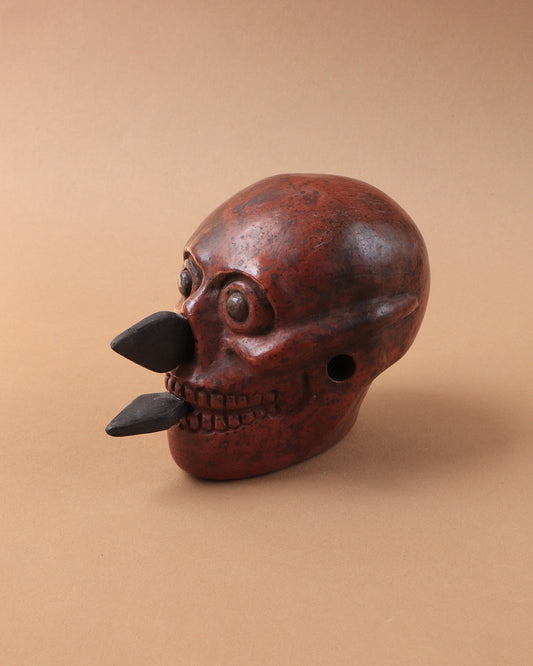 Craneo azteca con cuchillos