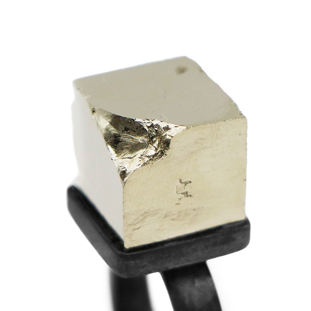 Anillo cubo de pirita