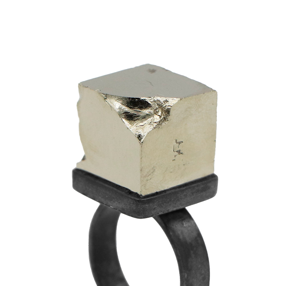 Anillo cubo de pirita