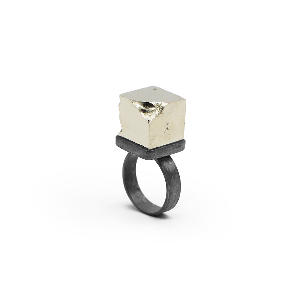 Anillo cubo de pirita