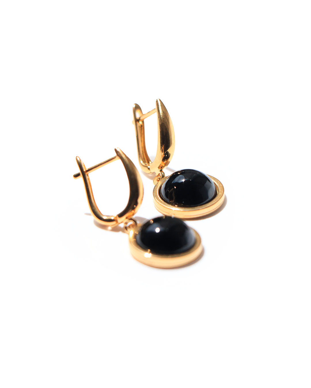 Aretes dorados medias esferas de obsidiana