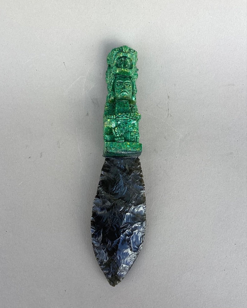 cuchillos ceremoniales de obsidiana con malaquita, Chicos.
