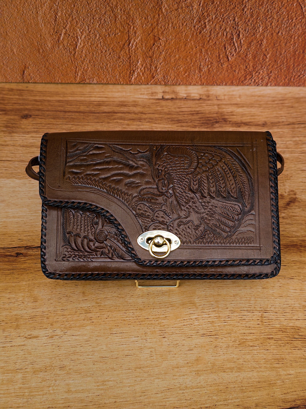 bolso de piel cincelada