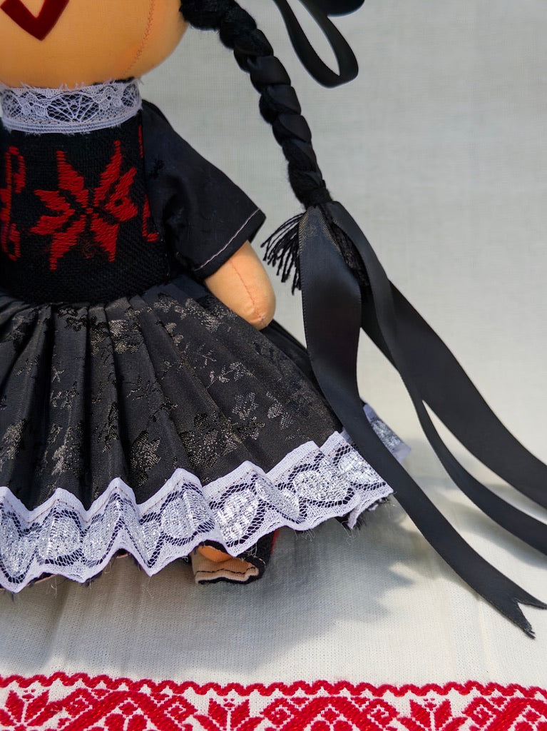 Muñeca Lele negro con rojo