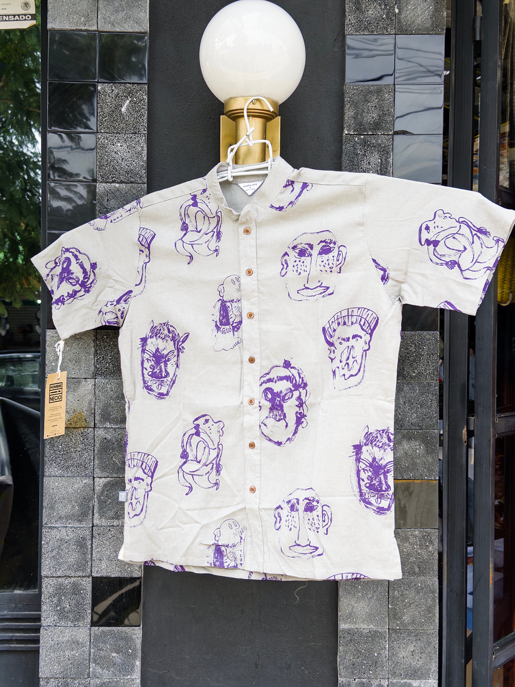 camisa mascaras gris