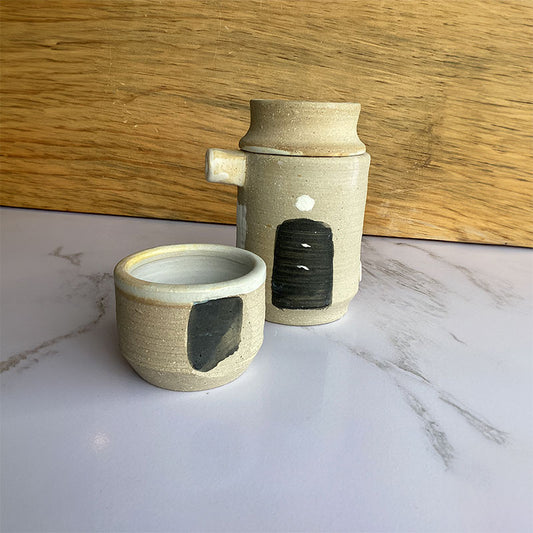 jarra japonesa con vasito de té