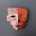 máscara dualidad de barro rojo