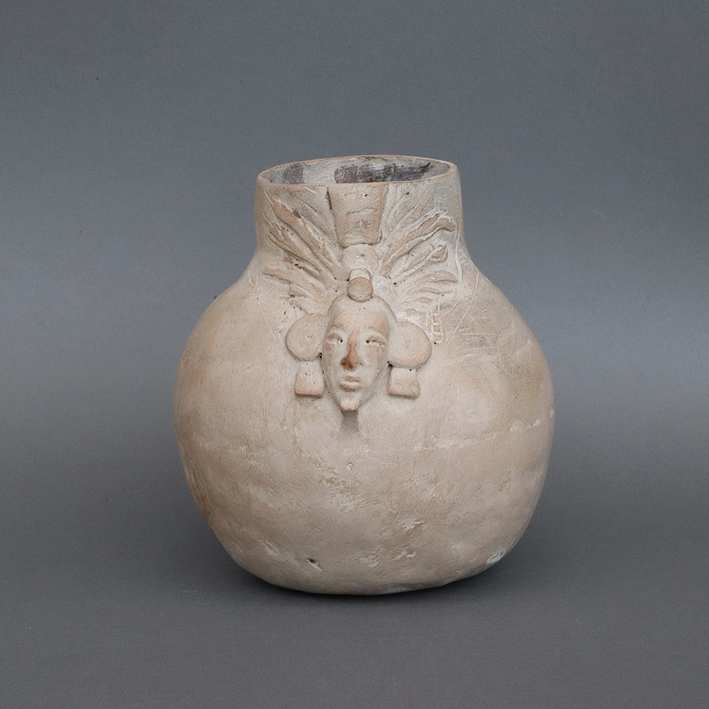 Vasija de barro grande idolito 2