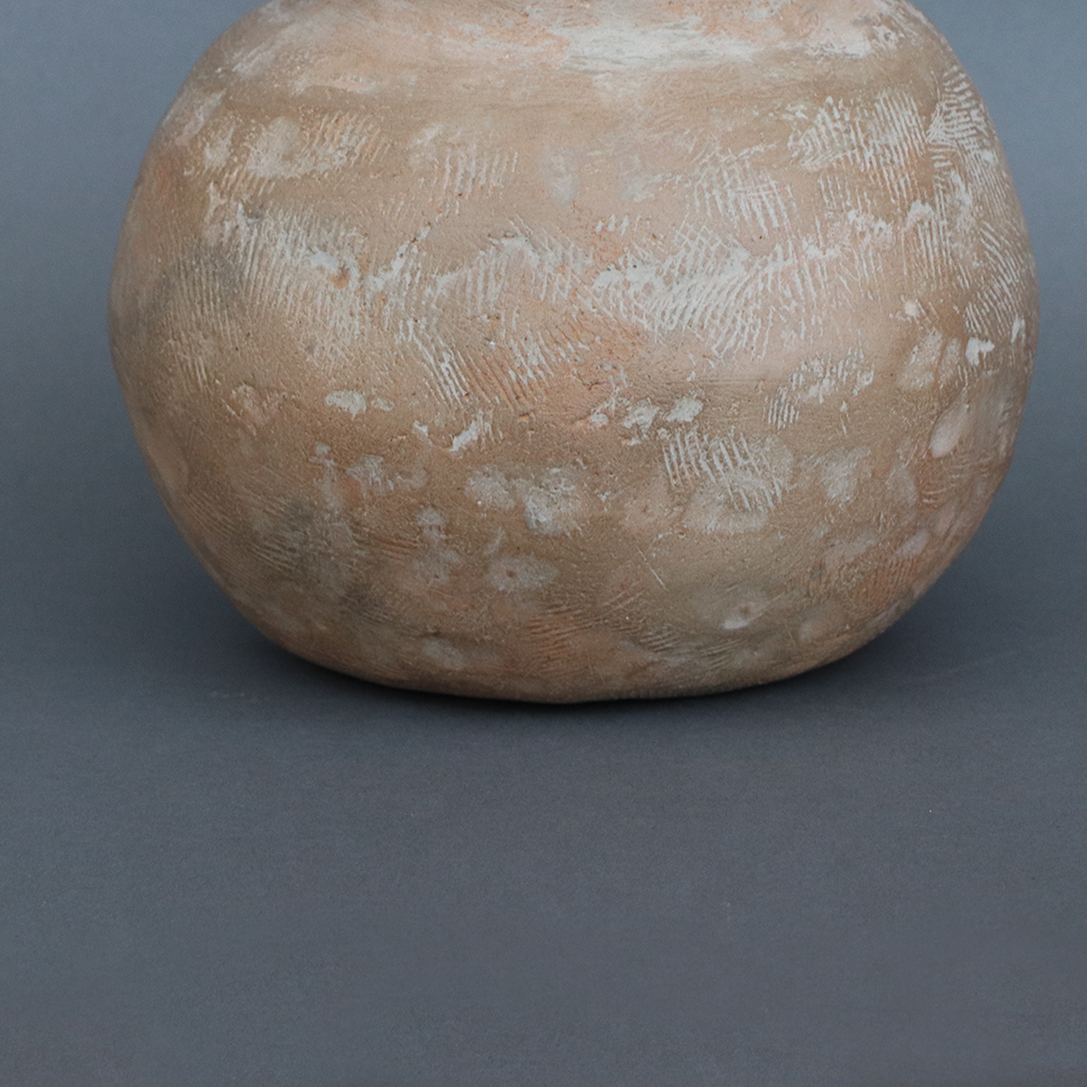 Vasija de barro mediana con boquilla