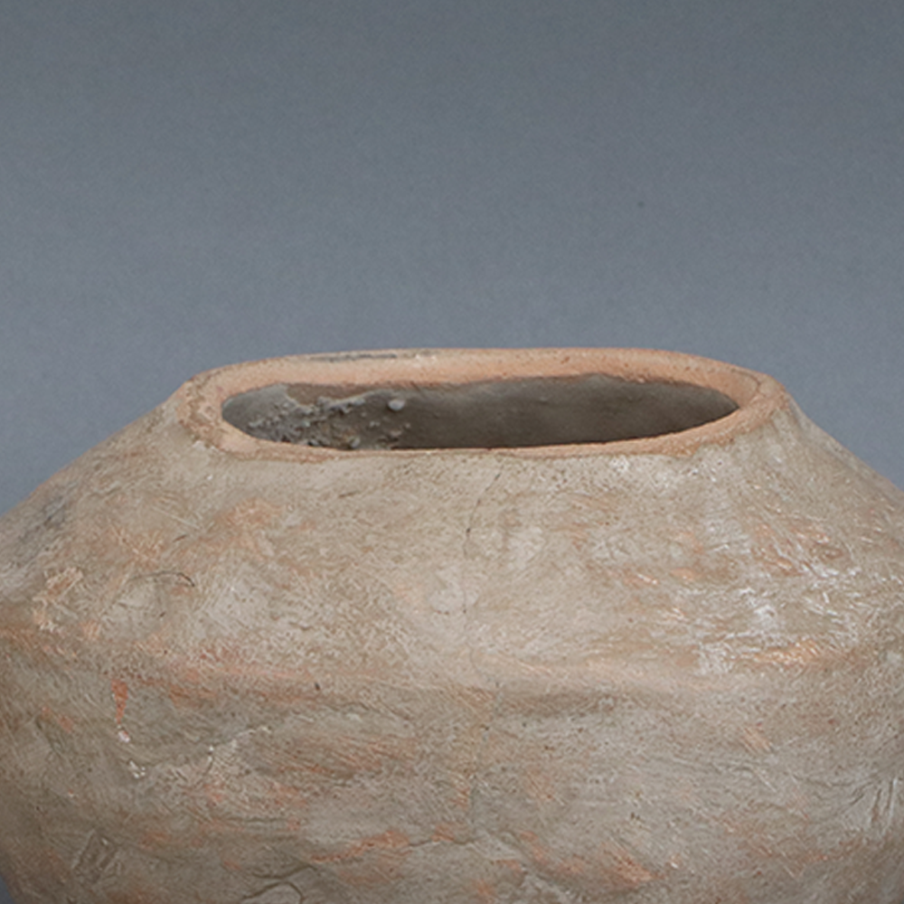 Vasija de barro mediana ancha