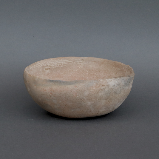 Plato de barro sencillo