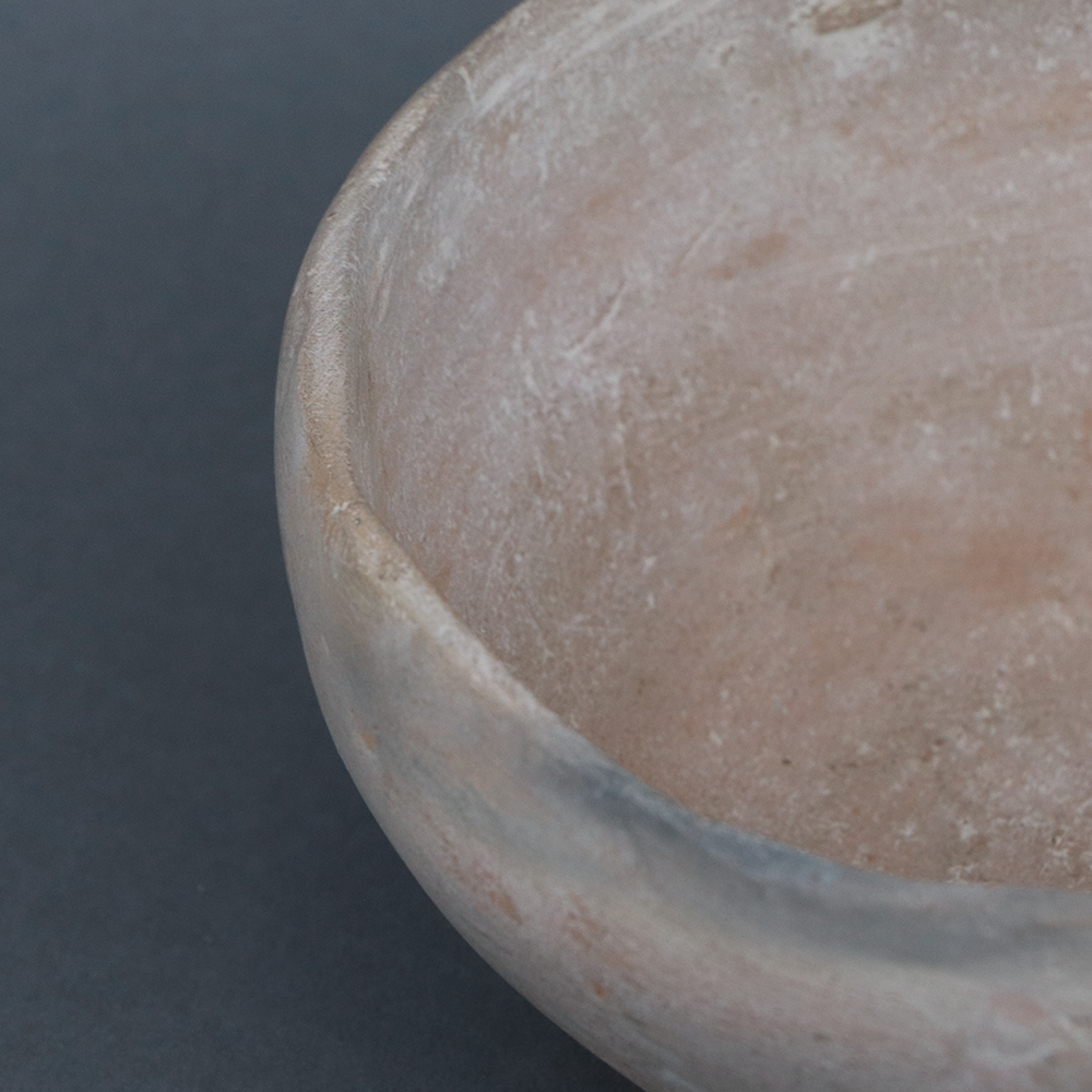 Plato de barro sencillo