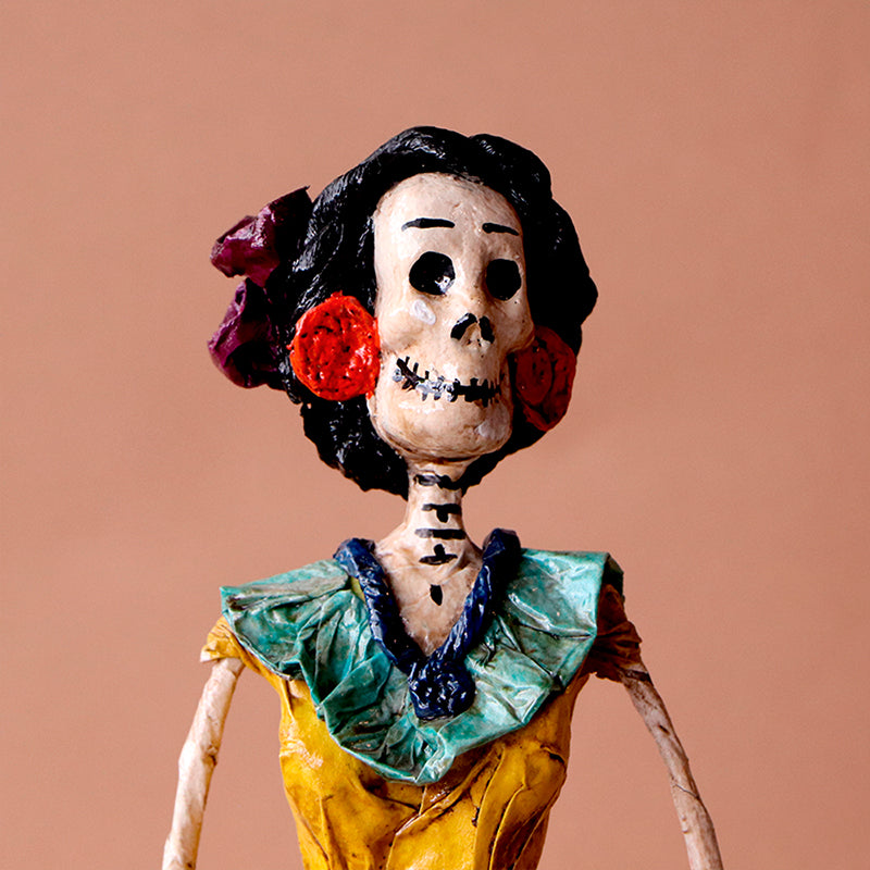 catrina con vestido amarillo