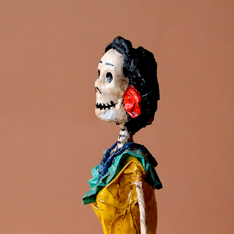 catrina con vestido amarillo