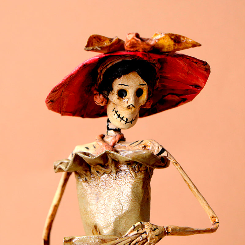 catrina con abanico y sombrero