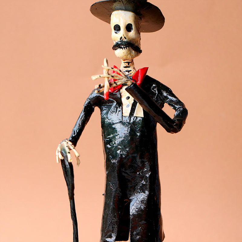 catrín con cigarrillo