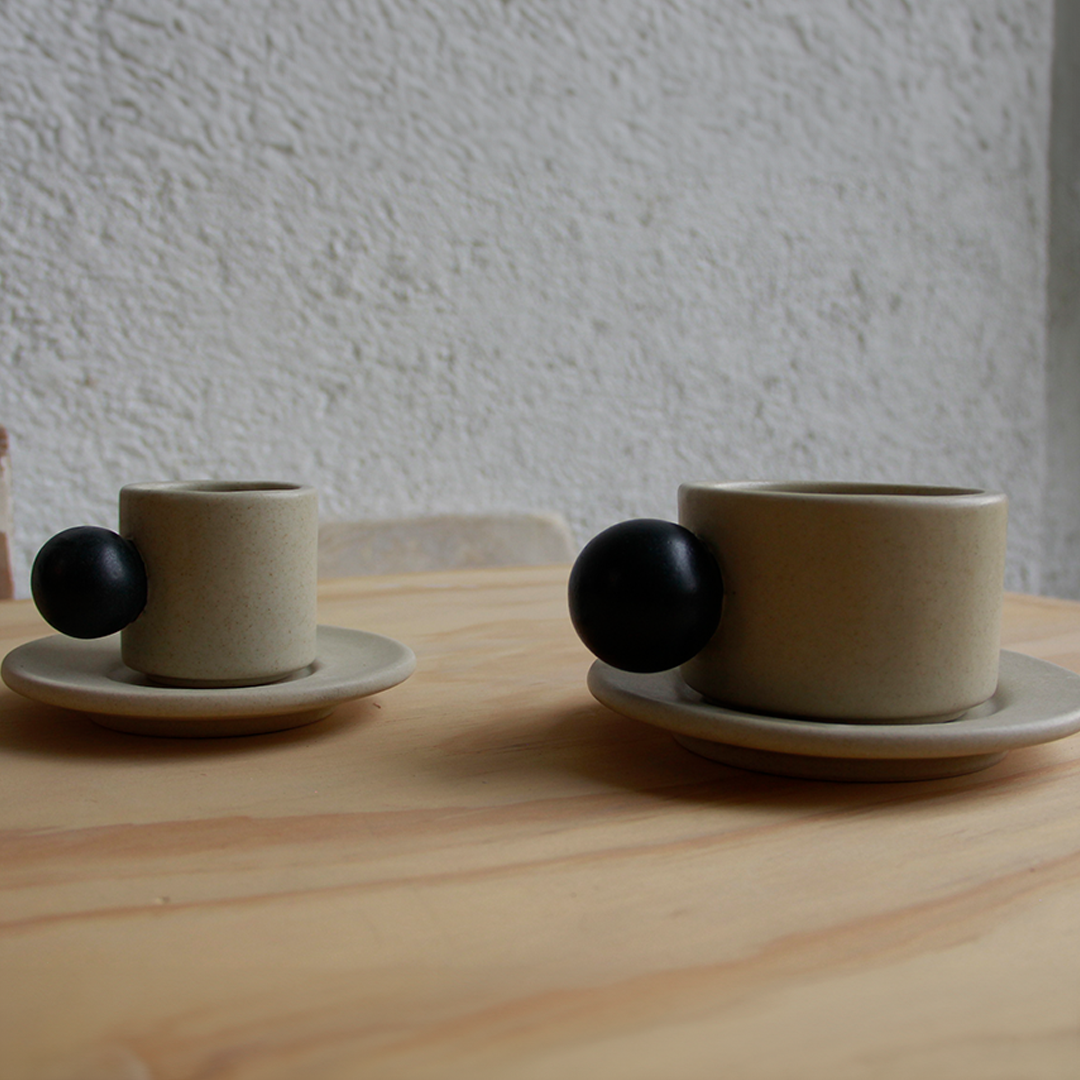 Taza espresso con oreja de pelota negra