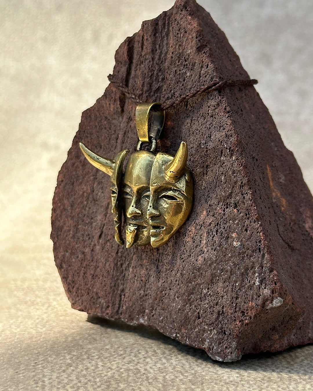 dije máscaras dobles cornuto