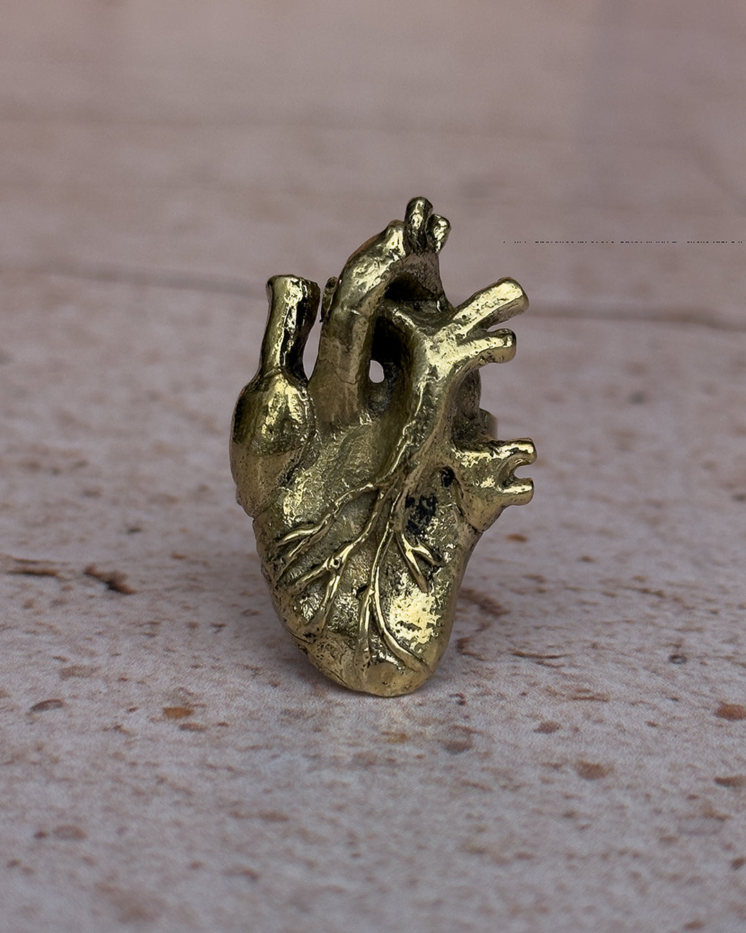 anillo corazón mediano