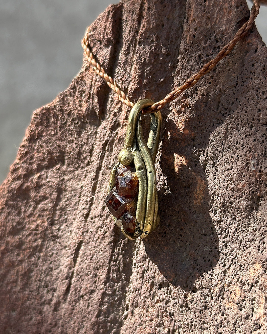 dije capullo granate