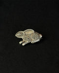Broche conejo en la luna