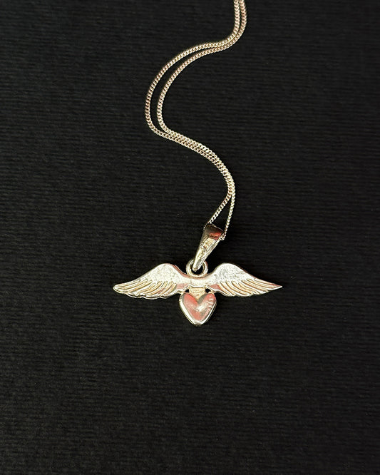 collar corazón con alas