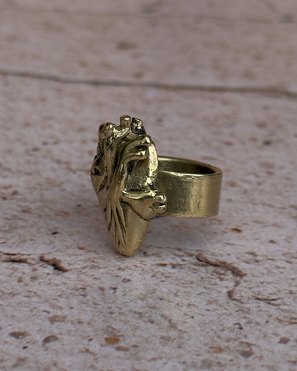 Anillo corazón mediano