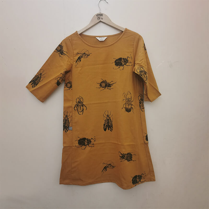 vestido bichos kaki