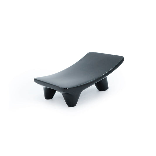 Metate de obsidiana negra