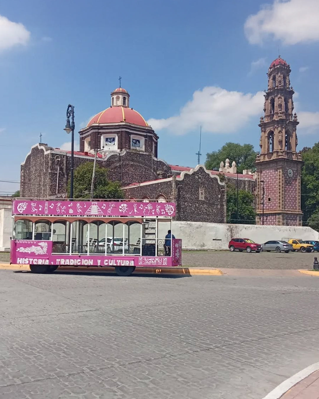 Descubre Teotihuacán a bordo del Quetzalbus