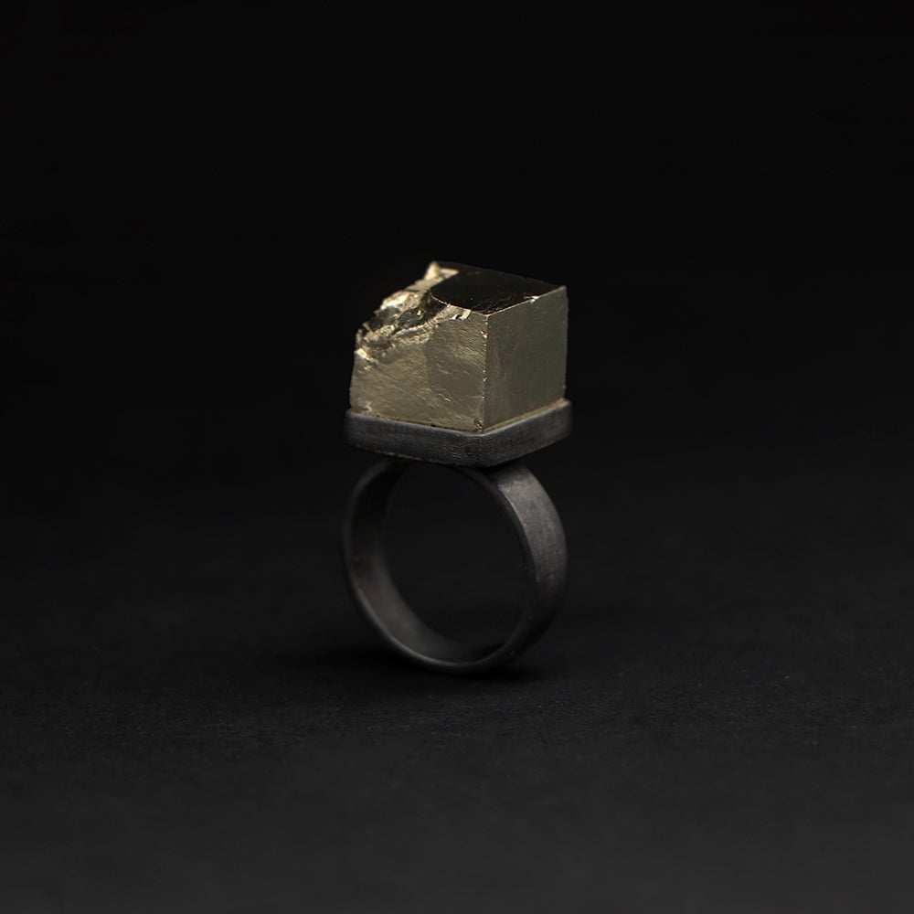 Anillo cubo de pirita
