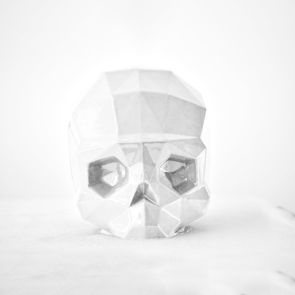 cráneo facetado esmalte blanco