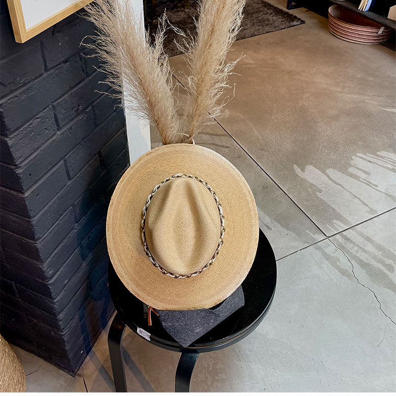 sombrero Indiana palma fina con cadena