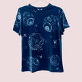 playera azul lunas y satelites