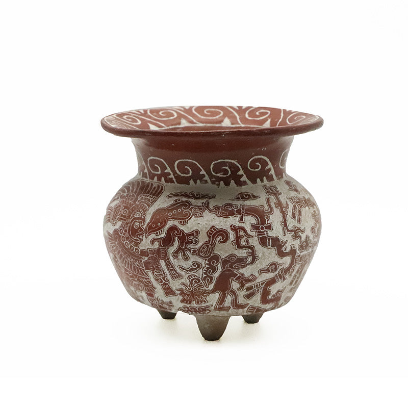 vasija trípode con grabado teotihuacano roja