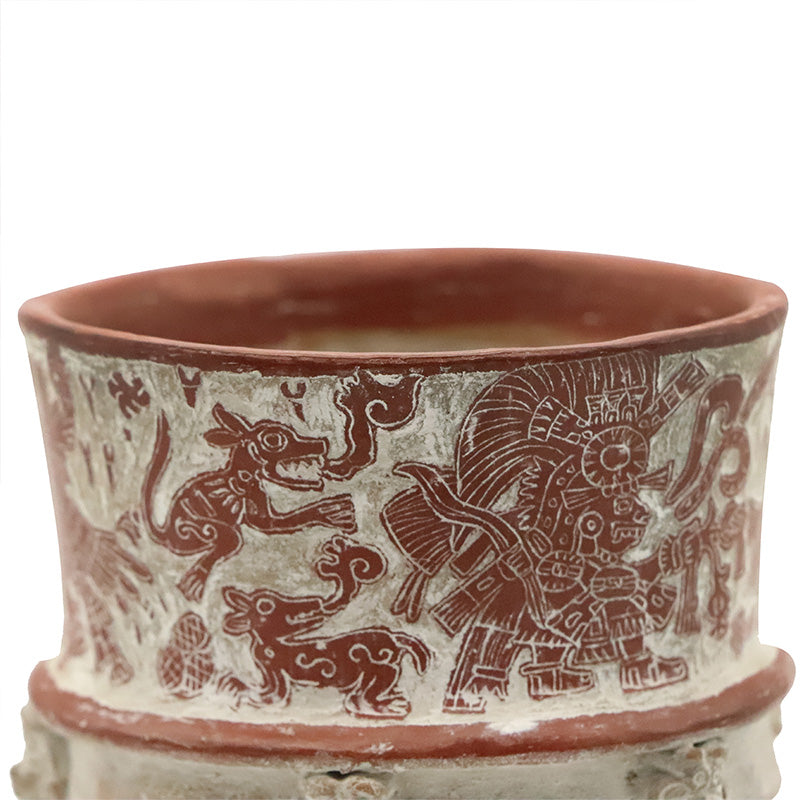 vasija trípode con grabado teotihuacano