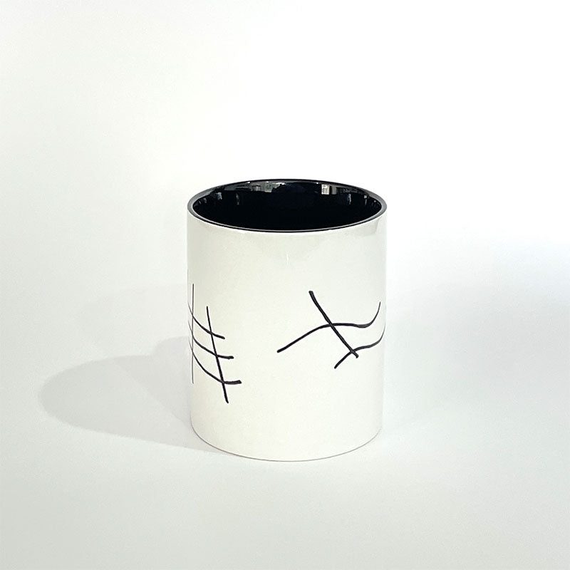 Taza pintada a mano lines