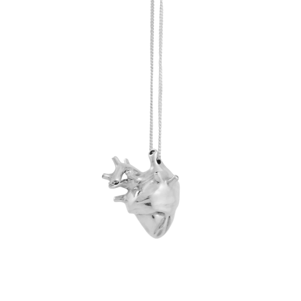 corazón anatómico de plata