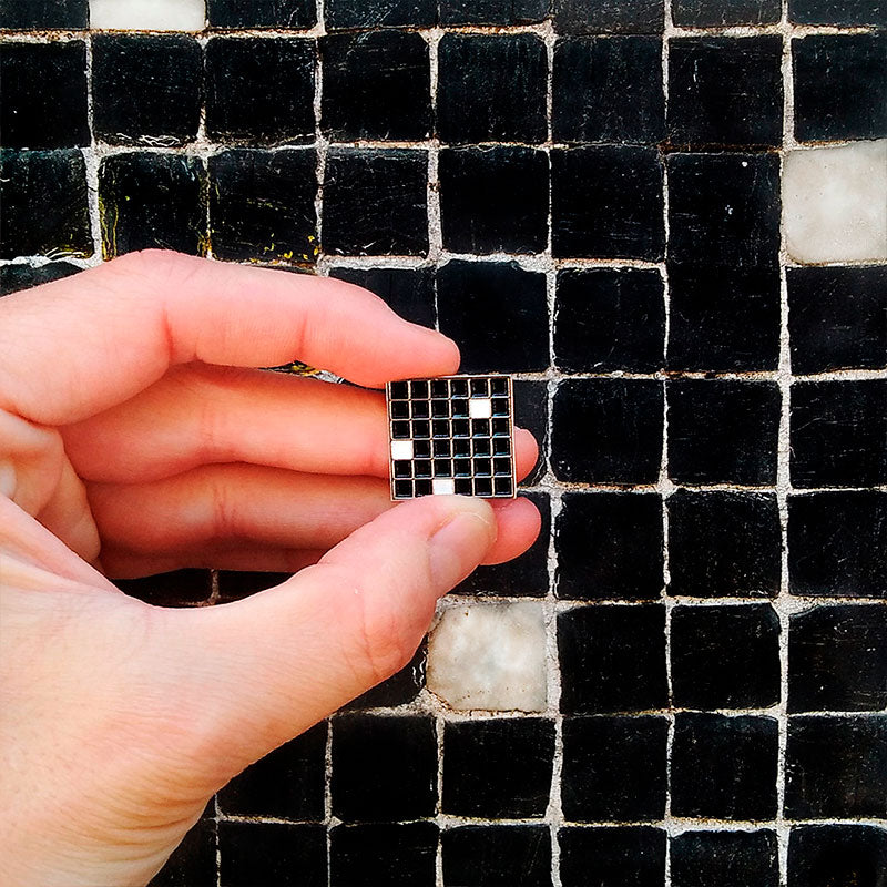 pin mosaicos negro