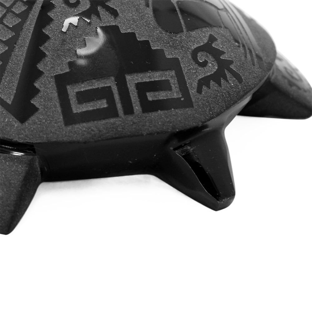 tortuga de obsidiana con grabado pirámide y ChacMol
