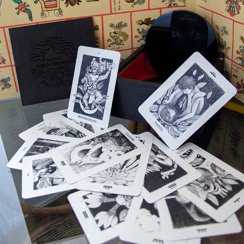 oráculo del espejo humeante con espejo de obsidiana