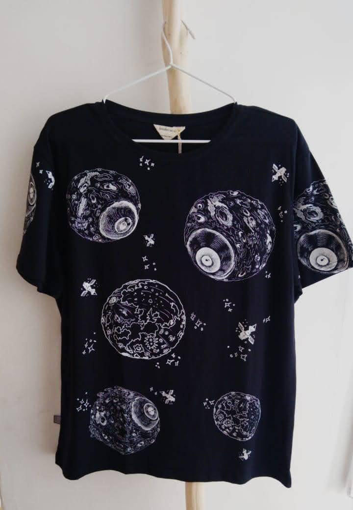 playera lunas y satelites